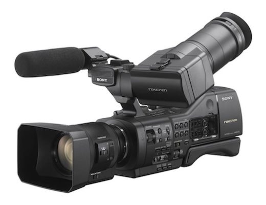 Sony's NEX-EA50 lets you zoom through prime lenses, losslessly 6