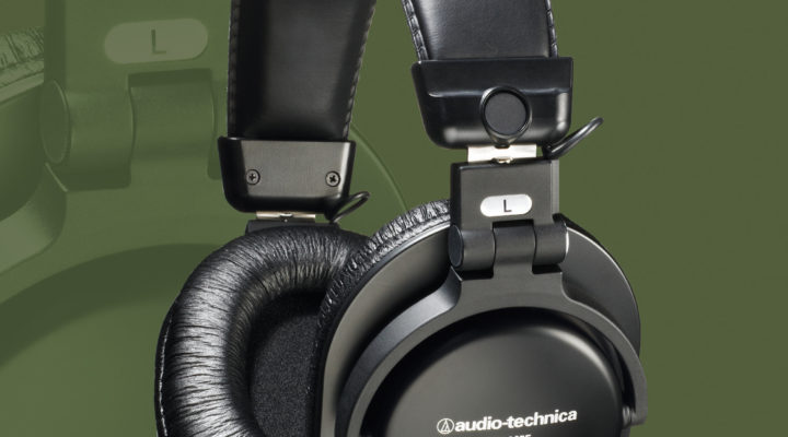 AUDIO-TECHNICA EXHIBITS ATH-M35 DYNAMIC STEREO MONITOR HEADPHONES 1