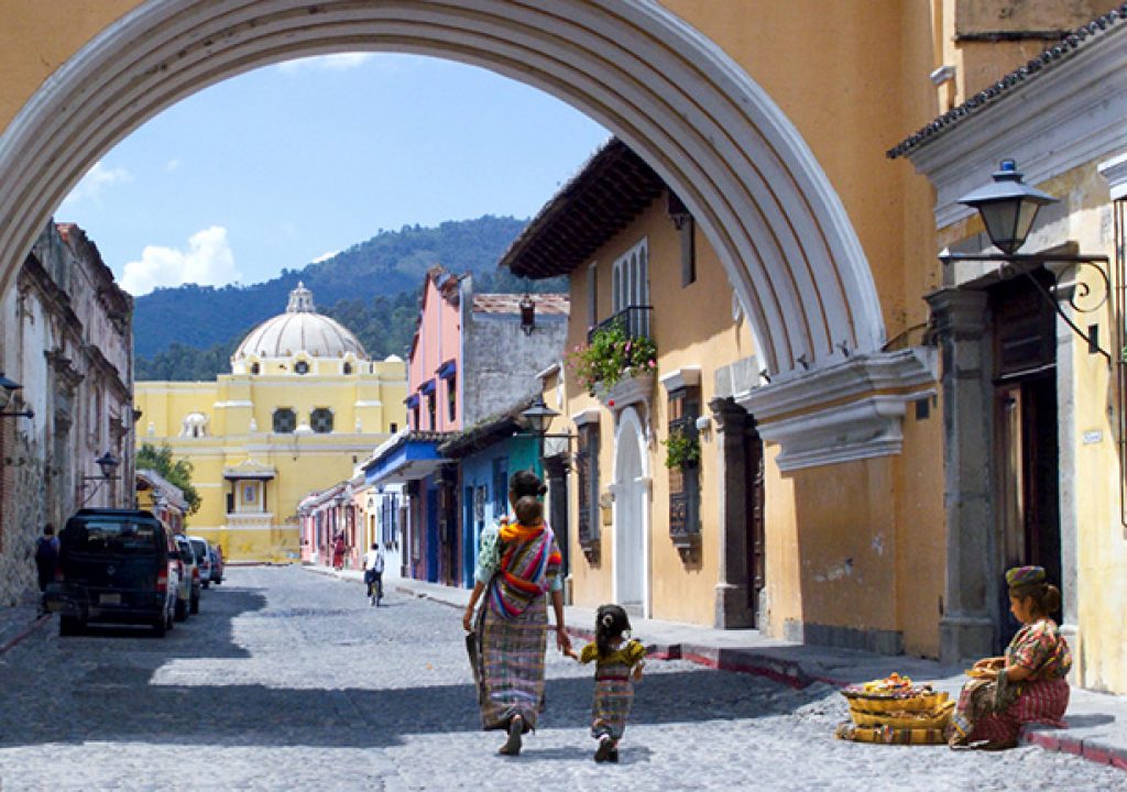 Antigua_street_scene.jpg