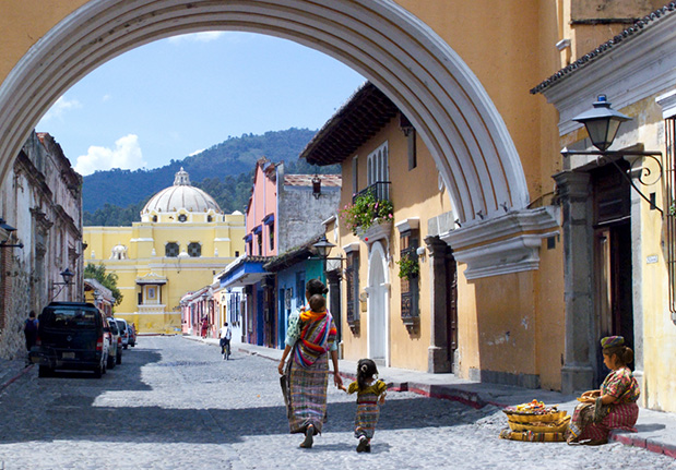 Antigua_street_scene.jpg