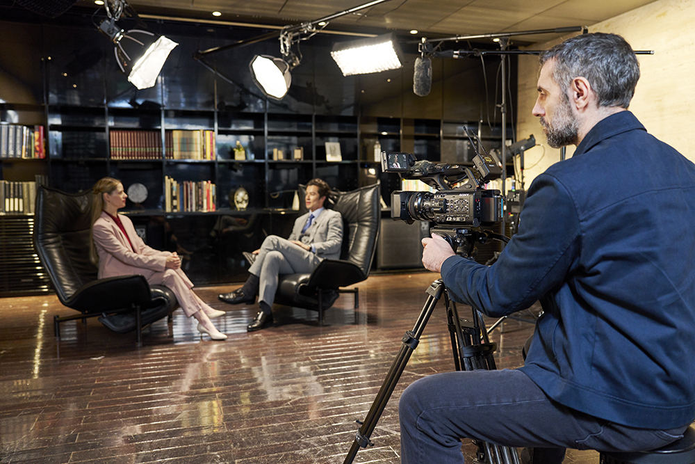 How has Sony’s PXW-Z300 taken the lead in news and documentary shooting? 5
