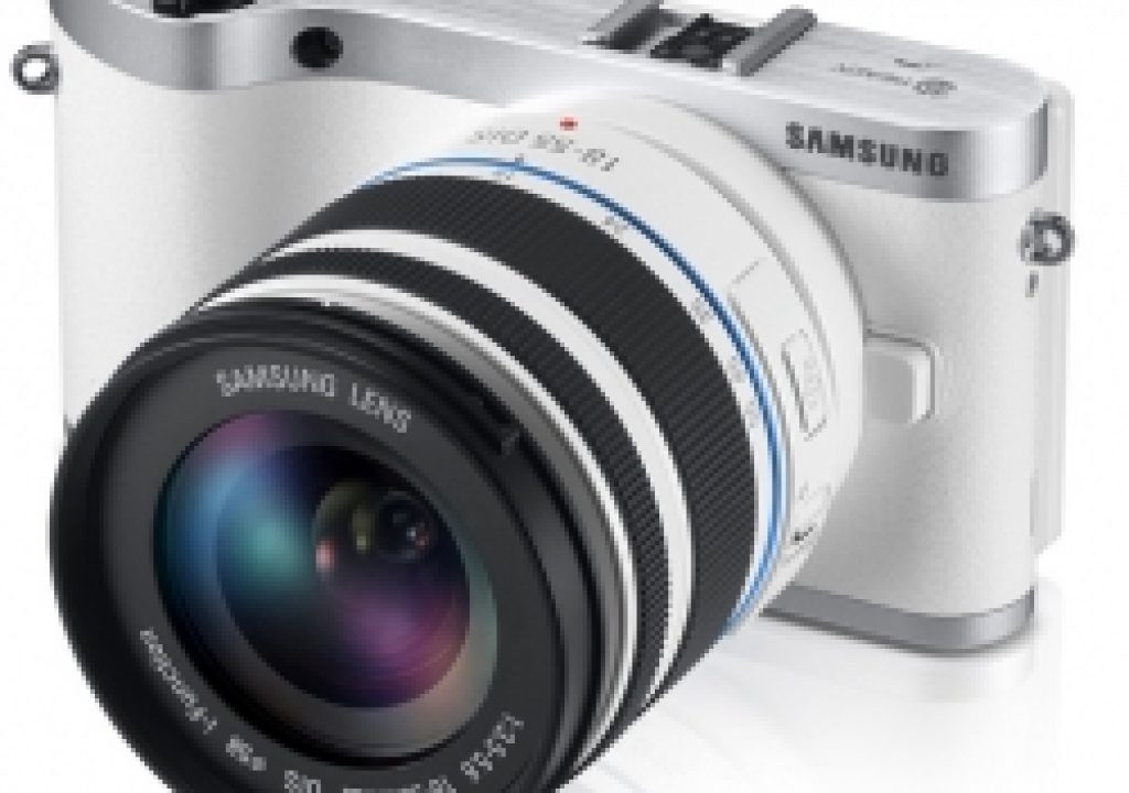 Samsung-NX300-camera-front.jpg