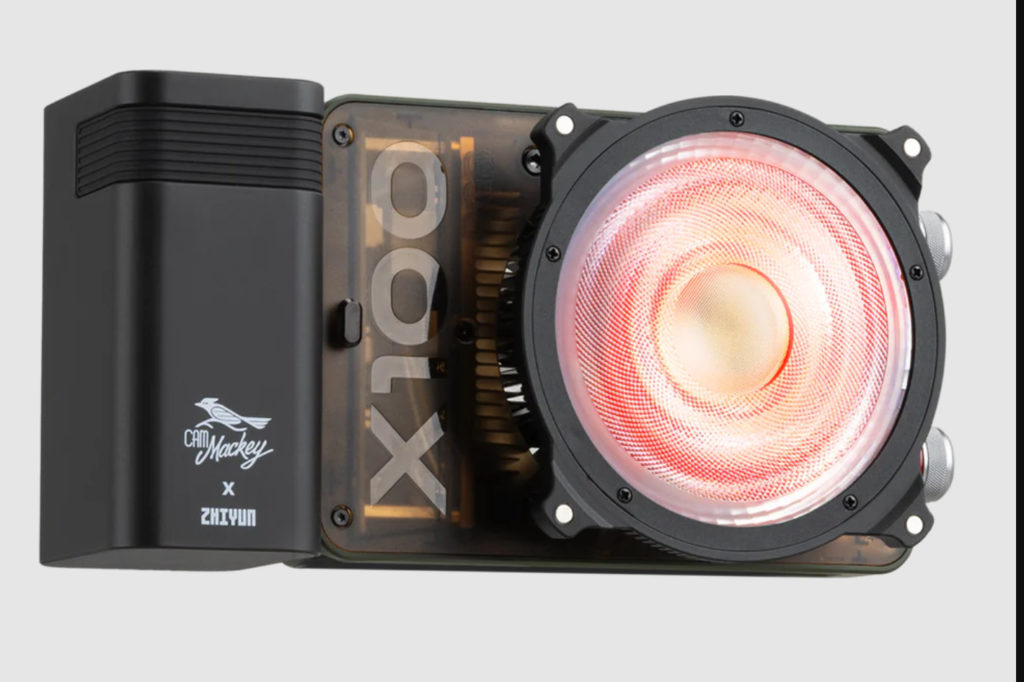 ZHIYUN MOLUS X100 RGB: a (powerful) pocket-sized lighting solution