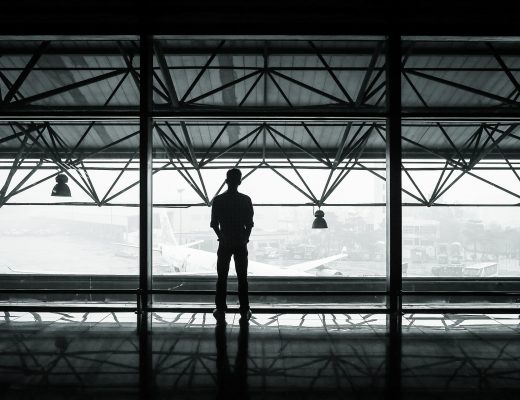 airport-351472_1920