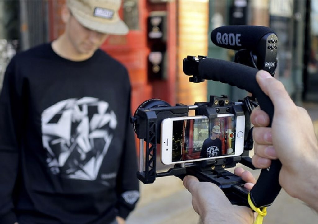 A Rig System for Mobile Phones 1