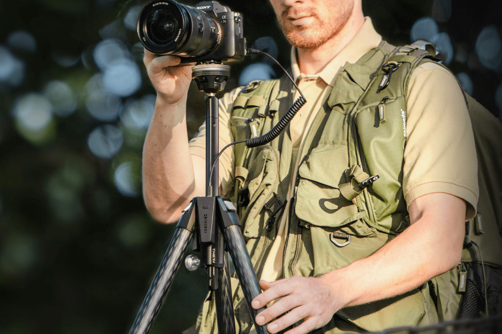 Benro Theta: intelligent tripod comes with automatic leveling