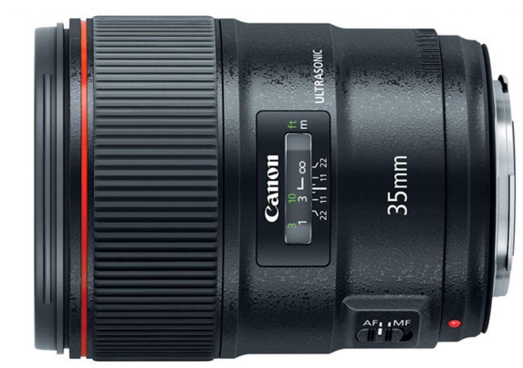 A reportage lens with revolutionary technology 1