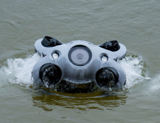 Chasing M2S : a new drone for underwater photography