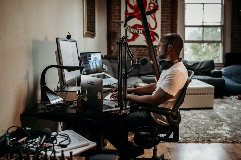 convertkit-9i3-oaiuhdy-unsplash