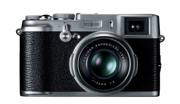 finepix_x100front_thuemb.jpg