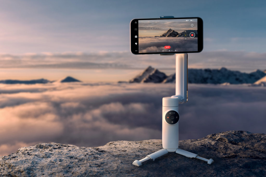 Insta360 Flow: a selfie stick, tripod and power bank for smartphones