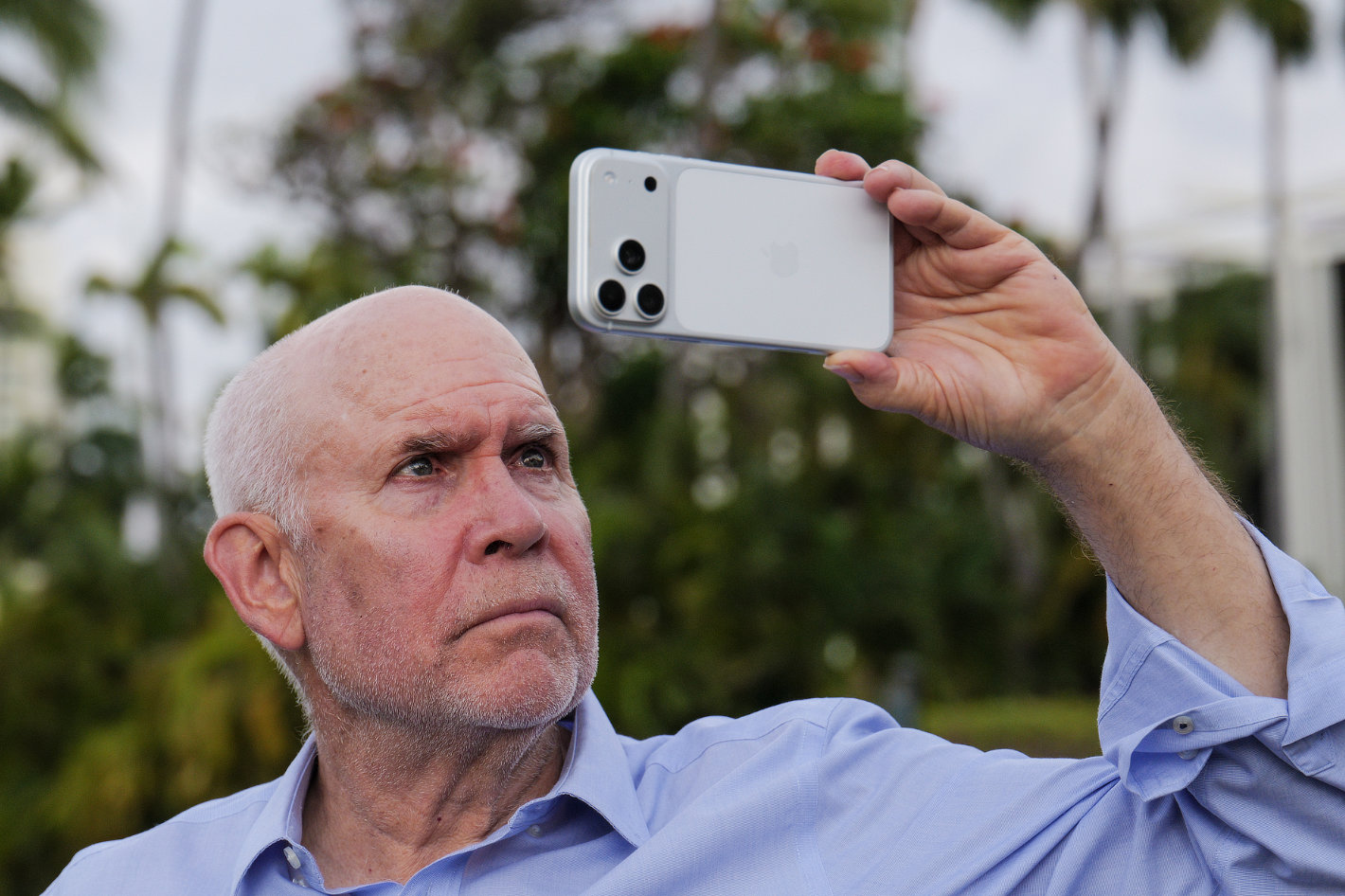 Leica LUX camera grip for the iPhone now in silver finish