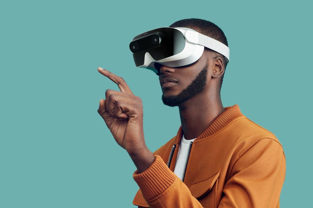 XRSpace Manova: a VR headset for Christmas