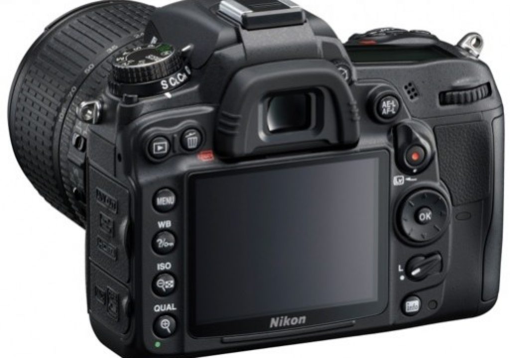 nikon-d7000_2_thumb.jpg