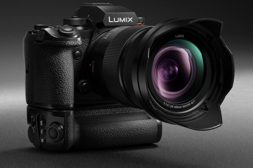 Panasonic LUMIX S1RII: 8K video recording at 14 stops 