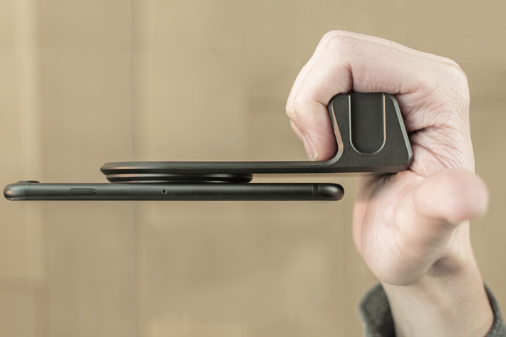 PhoneRIG: turn your phone into a video rig