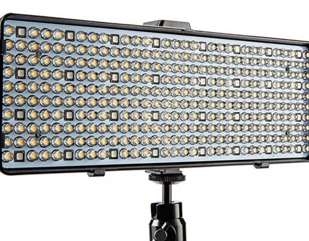 Polaroid RGB LED: a professional light for $99