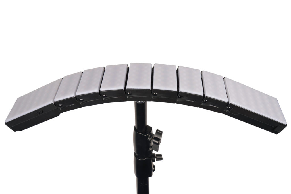 SIRUI B25R: a unique bendable RGB panel light with a Black Friday price