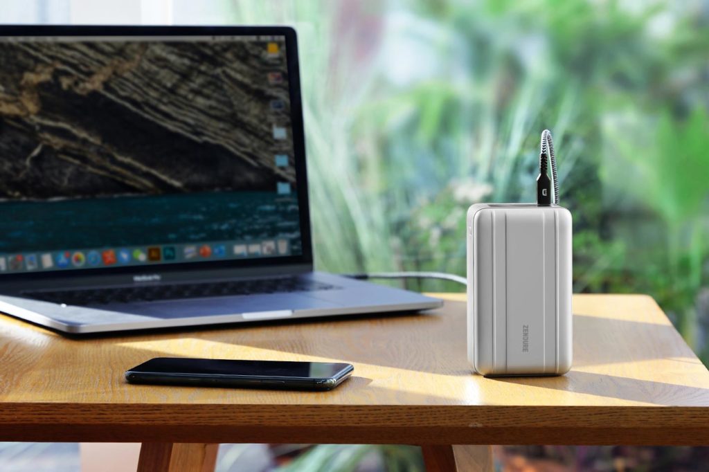 SuperTank Pro: a pocket-sized mobile power station